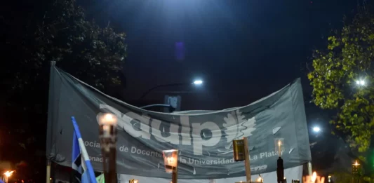Toda la comunidad universitaria de La Plata se plegó a las jornadas de visibilización convocadas por la CONADU.