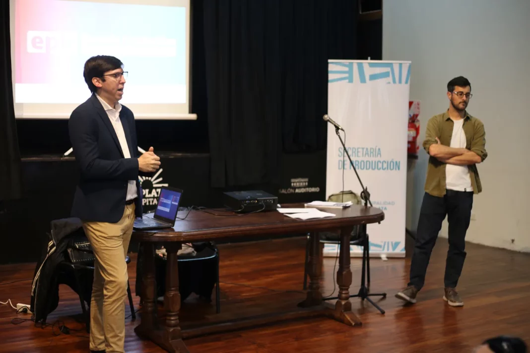 En medio de la brutal recesión económica, la Municipalidad de La Plata y la provincia de Buenos Aires, lanzaron un programa de capacitaciones de gestión financiera y comercial para emprendedores.