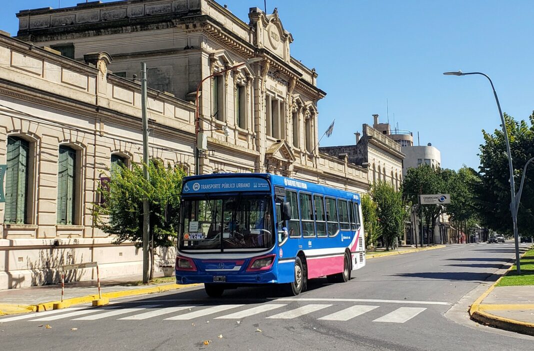 Jorge D’Onofrio anunció el Ejecutivo bonaerense compensará los fondos para el transporte en los municipios del interior.