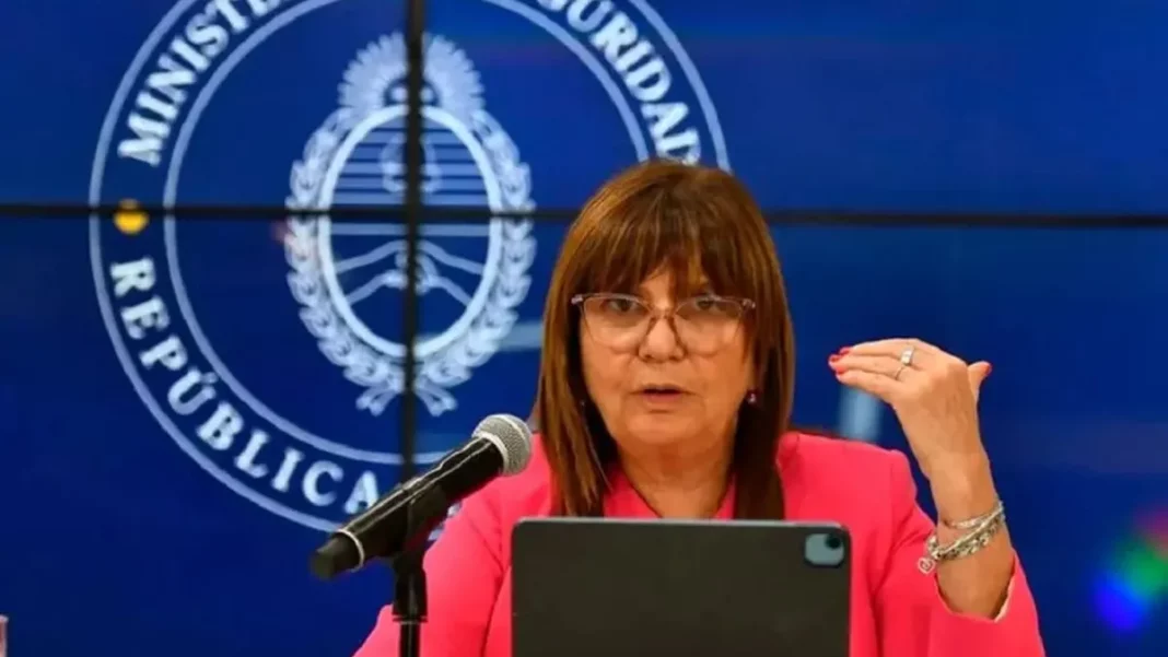 La ministra de Seguridad, Patricia Bullrich anticipó que en la jornada de este martes va a viajar a Paraguay.