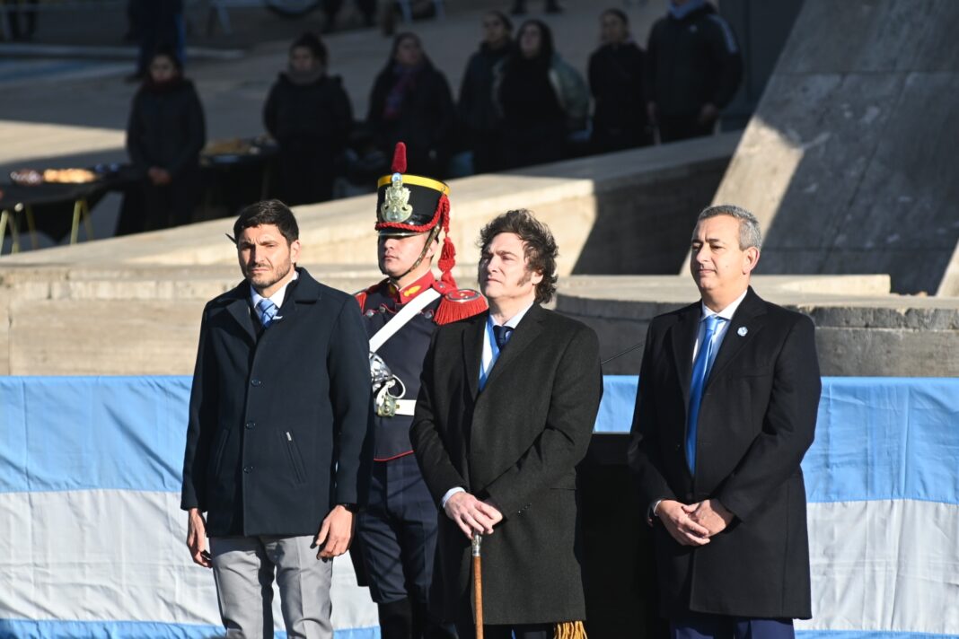 Milei encabezó el acto por el Día de la Bandera en Rosario y convocó a todos los sectores a firmar el Pacto de Mayo.