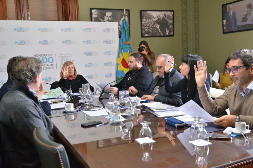 En el Senado bonaerense, UxP canceló una reunión de comisión en la que se iba a tratar la ley de indemnizaciones laborales. Horas antes, el oficialismo intentó bajar la masiva reunión de opositores con empresarios.