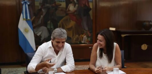 Diferentes organismos afirmaron que en mayo el Gobierno alcanzó nuevamente el superávit fiscal por la política de ajuste de Luis Caputo.