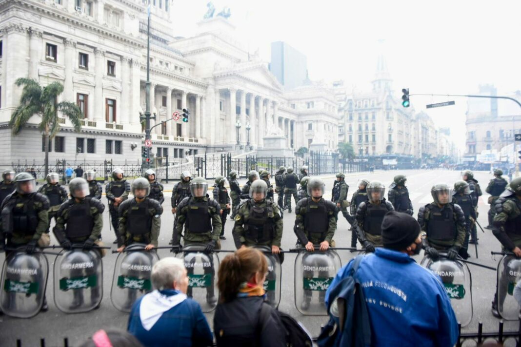 Organizaciones sociales llamaron a una autoconvocatoria en reclamo a la libertad de las personas detenidas en la marcha contra la Ley Bases.