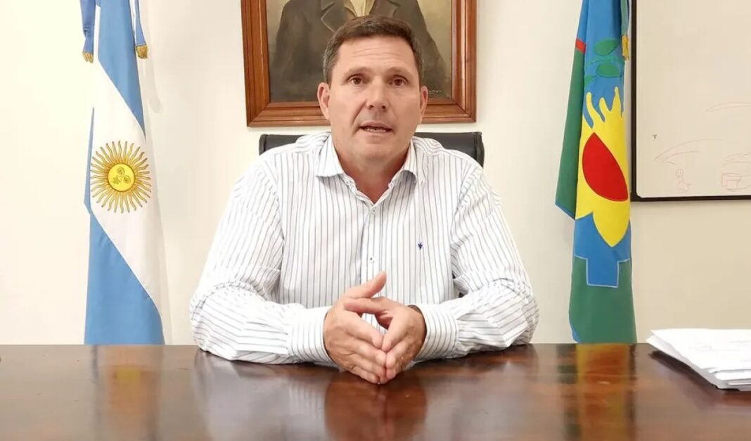El HCD de Arrecifes increpó al intendente, Fernando Bourvier, por haberle aumentado el sueldo a su secretaria de Gobierno y esposa, María Julia Maricovich.