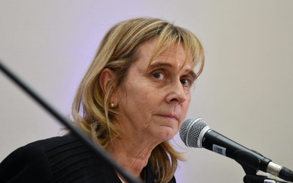 El concejal de La Libertad Avanza, Carlos Alonso, denunció a la titular del Concejo de Bahía Blanca, María Teresa Gonard, de “incumplimiento de funcionario público”.