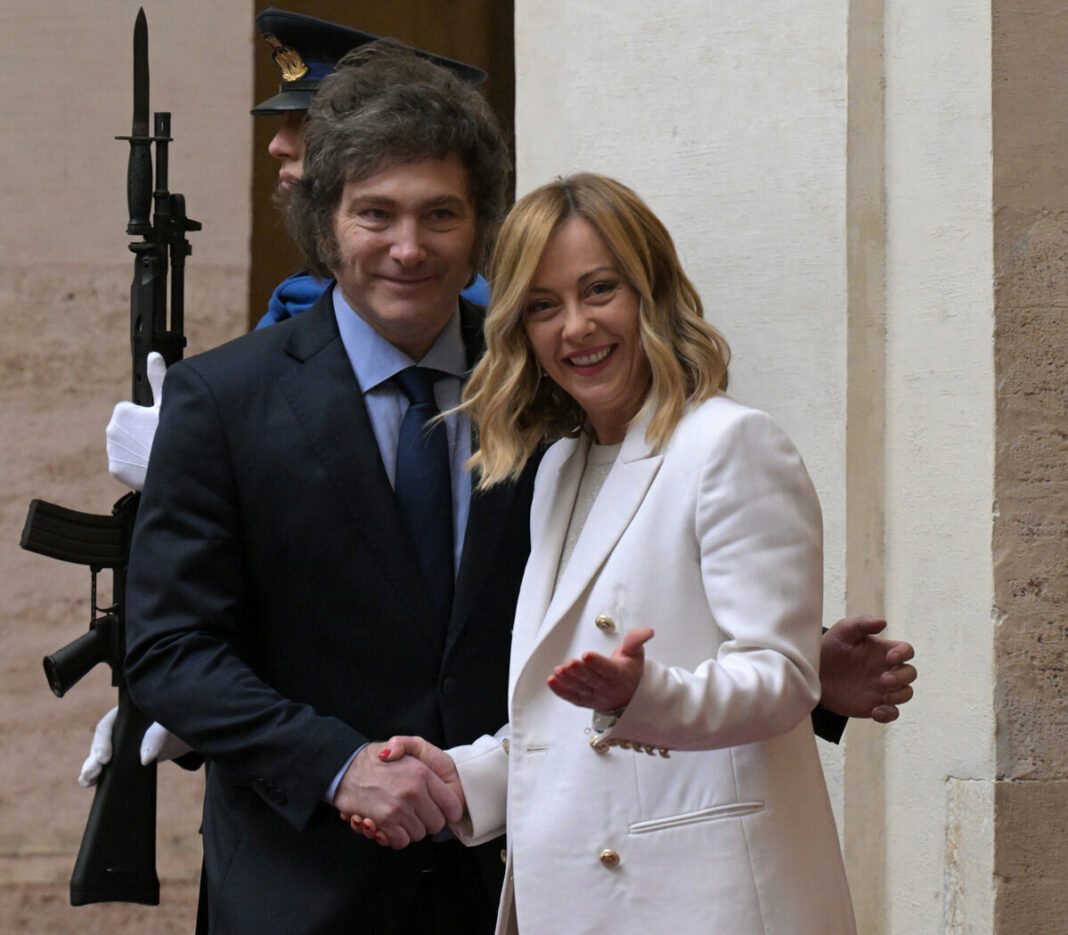 Con la victoria de la Ley Bases bajo el brazo, el presidente, Javier Milei, expone ante la Cumbre del G7. Cómo sigue su gira por Europa.