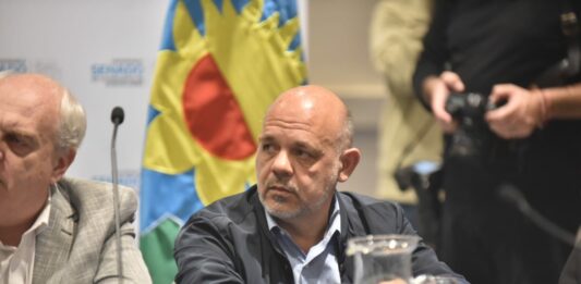 Los senadores bonaerenses del bloque oficial de La Libertad Avanza presentaron una ley para prohibir la detención de policías que provoquen la muerte.