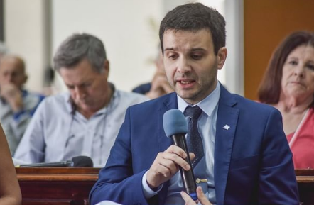 El presidente del bloque libertario en Olavarría, Oliver Gamondi