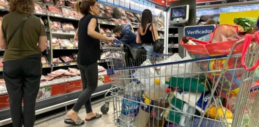 El INDEC informará este jueves la inflación de mayo. Consultoras privadas estimaron una cifra de entre el 4,3% y el 5%.