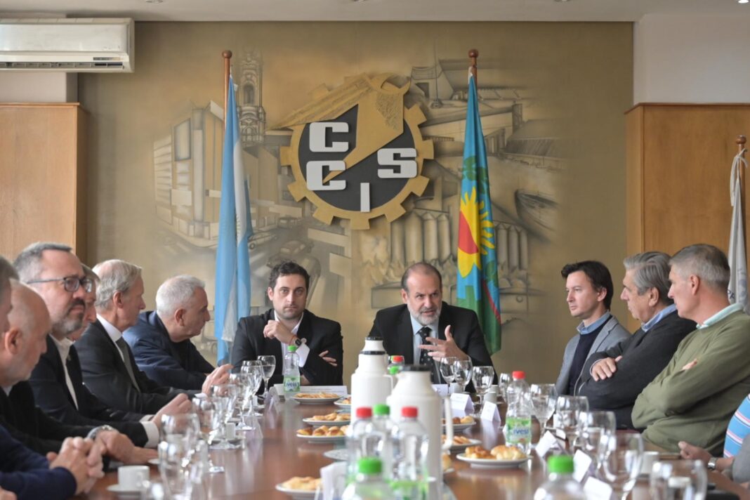 El Gobierno bonaerense le dio otro guiño al intendente de Bahía Blanca, Federico Susbielles, para que la planta de YPF se radique en su municipio.