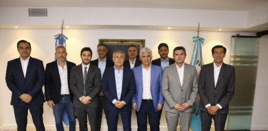 A contrarreloj, gobernadores buscan reunirse con el Gobierno nacional para negociar por el Presupuesto 2025. Todos los detalles.