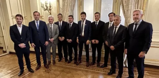 Los gobernadores dialoguistas fueron los grandes derrotados en la madrugada del Senado. El rechazó a la restitución de Ganancias complica las arcas provinciales.