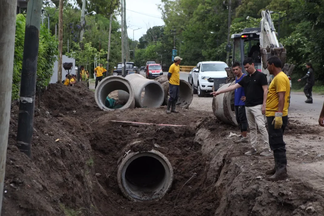 Alak y Kicillof comenzaron a realizar obras para mejorar el acceso a la vivienda en los barrios periféricos de La Plata.
