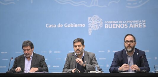 Carlos Bianco ratificó el encuentro de Kicillof con el Papa Francisco y utilizó la conferencia de prensa para lanzar duras críticas a Milei.