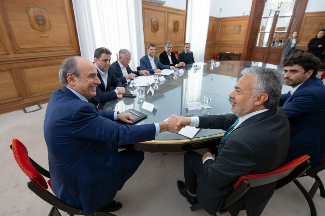 El jefe de Gabinete, Guillermo Francos, encabezó la firma de acuerdos en materia de obra pública con gobernadores.