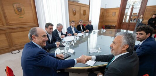 El jefe de Gabinete, Guillermo Francos, encabezó la firma de acuerdos en materia de obra pública con gobernadores.