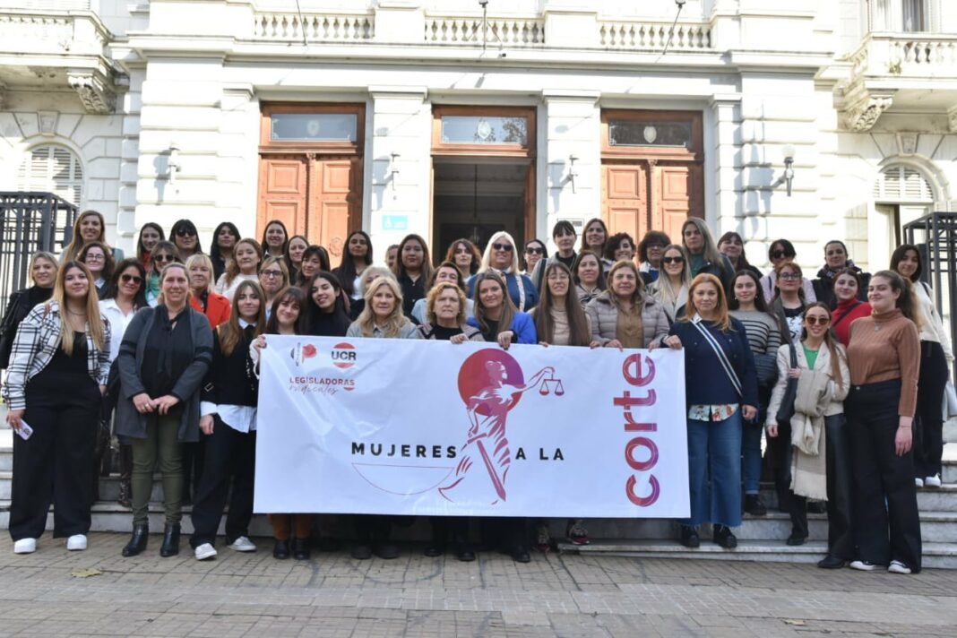 Diputadas y senadoras del radicalismo reclamaron que los cargos vacantes de la Corte bonaerense sean ocupados por mujeres.