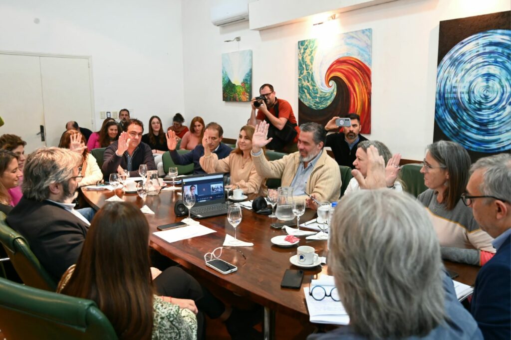 El Consejo General de Educación aprobó por unanimidad la reforma educativa en el nivel medio de Axel Kicillof. 
