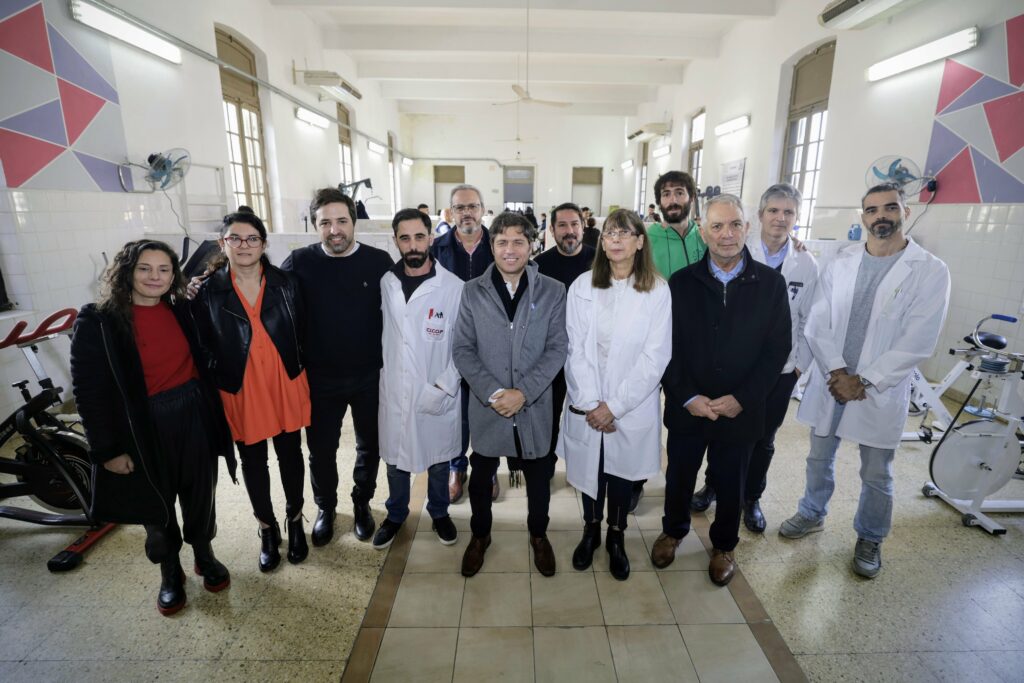 El gobernador bonaerense, Axel Kicillof, entregó nuevos equipos al Hospital San Martín de La Plata. “A pesar de que nos quiten fondos, la provincia tiene clara sus prioridades”, afirmó.
