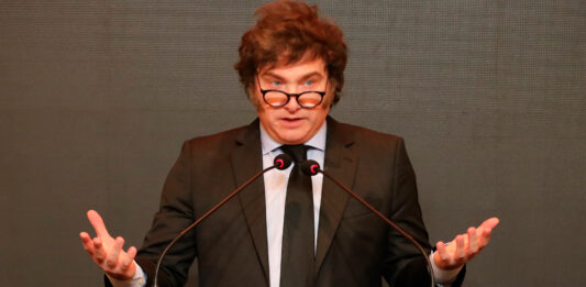 Tras la gira por Estados Unidos, el presidente de la Nación, Javier Milei, y el ministro de Economía, Luis Caputo, exponen ante empresarios en el Latam Economic Forum.