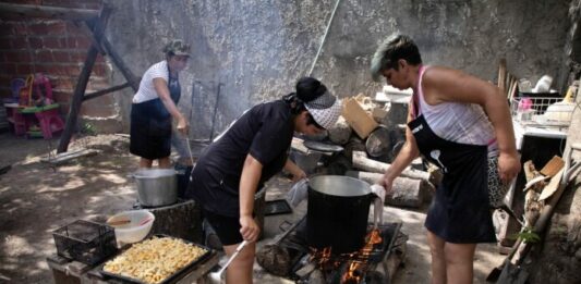 Un observatorio de la UCA publicó un informe que advierte que Milei llevó la pobreza al 55% y la indigencia al 17%.