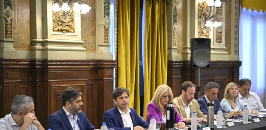 Ministros de Axel Kicillof explicaron el impacto de las políticas económicas de Milei. “Es más dañino que la pandemia”, criticaron.