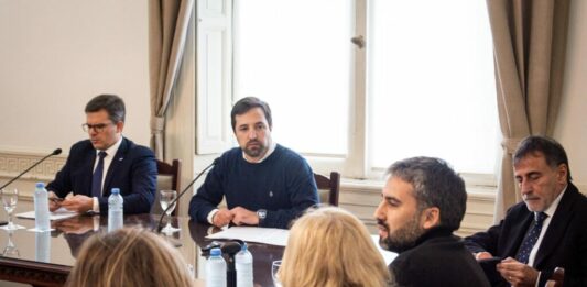 La oposición afirmó que el proyecto para crear el Centro de Industria Farmacéutica Bonaerense está “cajoneado” por presiones de los privados.