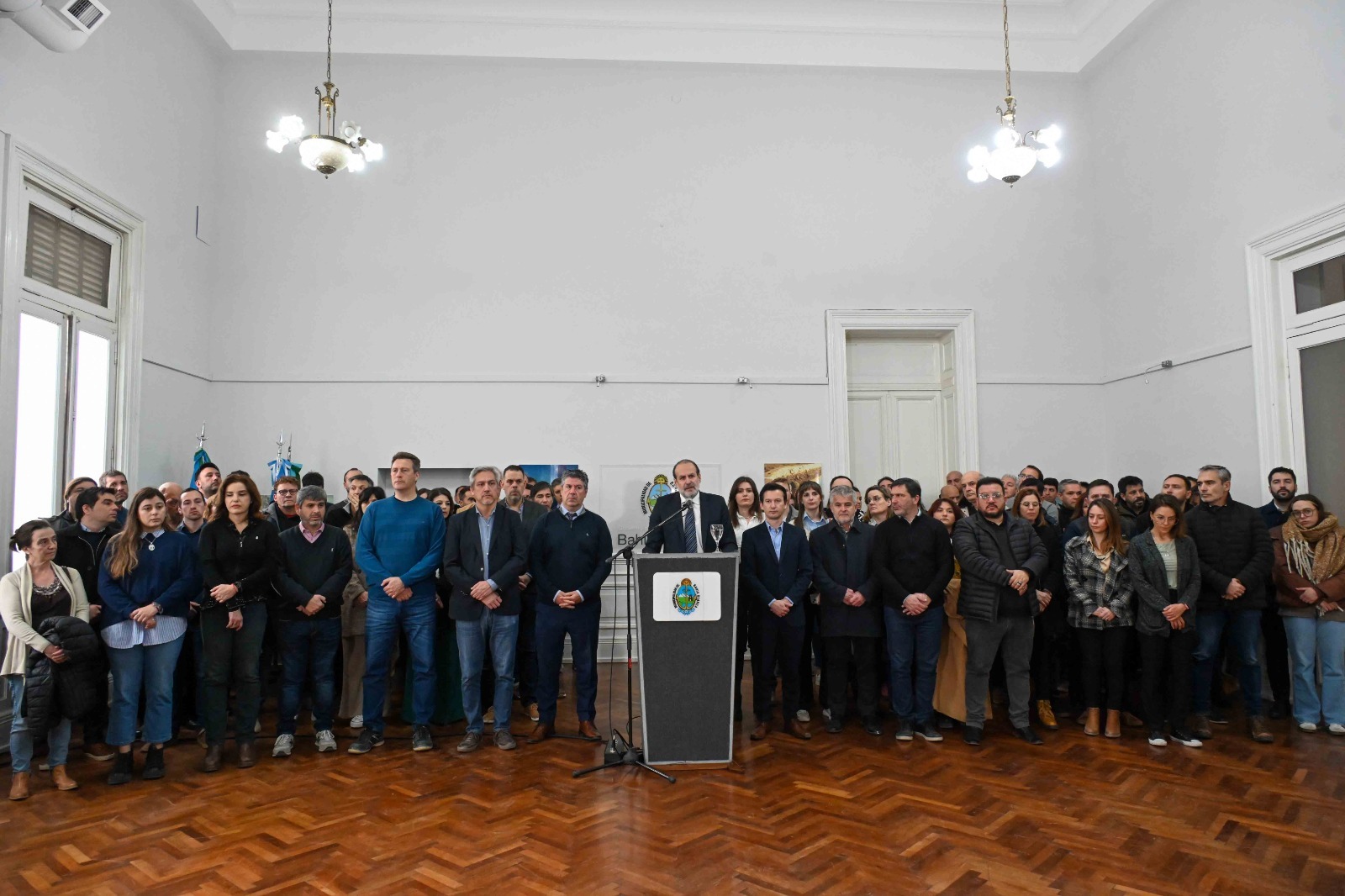 El intendente de Bahía Blanca, Federico Susbielles responsabilizó al presidente, Javier Milei por la decisión de que radicar la planta de GNL en Río Negro.