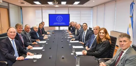 La rama dialoguista de la CGT se prepara para conformar la mesa tripartita con el gobierno y los empresarios, lo que podría significar el quiebre definitivo de la central obrera.