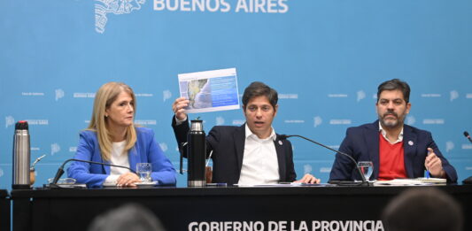 Axel Kicillof responsabilizó al presidente Javier Milei por la decisión de las empresas YPF y Petronas de instalar la planta de GNL en Río Negro.