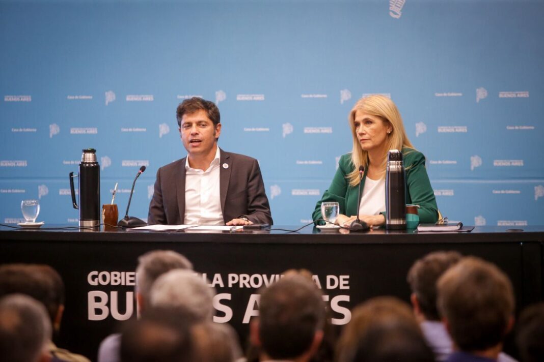 Axel Kicillof y Federico Susbielles comienzan la jornada con una conferencia de prensa cada uno por la planta de GNL.