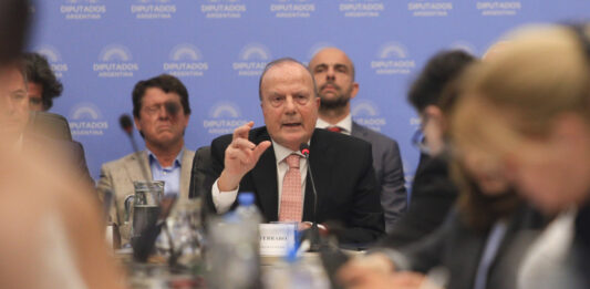 El exministro de Infraestructura de la Nación y coautor en la redacción del RIGI, Guillermo Ferraro, expondrá en la comisión de Industria y Minería del Senado bonaerense.