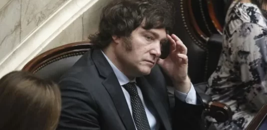 Un reciente sondeo de la consultora Zuban Córdoba y Asociados arrojó que la imagen negativa del presidente Javier Milei escaló al 54% y hay preocupación en Casa Rosada.
