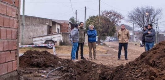 El intendente de Junín recorrió una obra barrial y aseguró que no habrá más inundaciones en la zona.