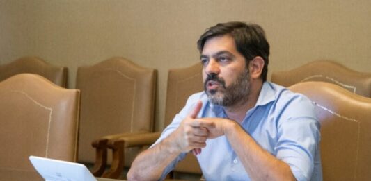 El ministro de Gobierno, Carlos Bianco le restó importancia al RIGI bonaerense será un complemento del que anunció el Gobierno nacional.