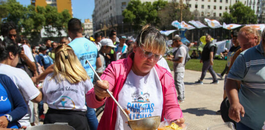 Ante la calamitosa crisis económica, la Universidad Nacional de La Plata (UNLP) lanza una masiva jornada con 43 organizaciones sociales para protestar contra el hambre.