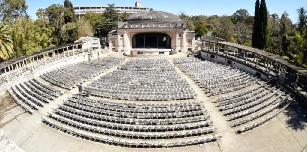 El Teatro del Lago de la ciudad de La Plata.