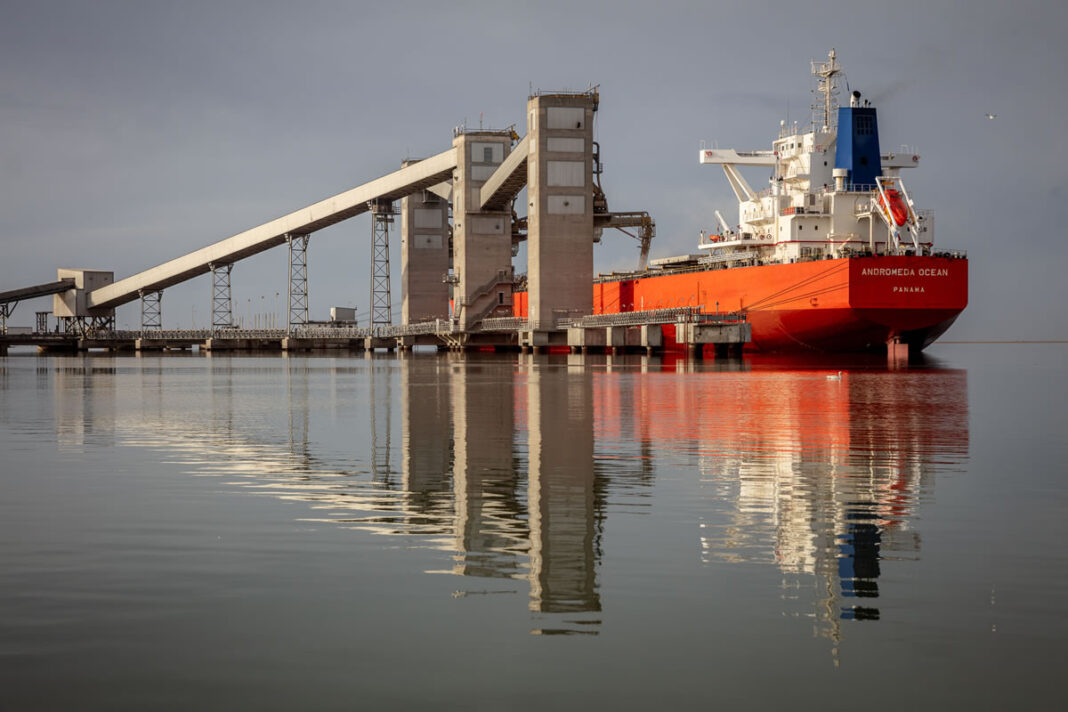 Diputados nacionales unieron fuerzas para que el Gobierno nacional interceda para que la planta de GNL se instale en Bahía Blanca.