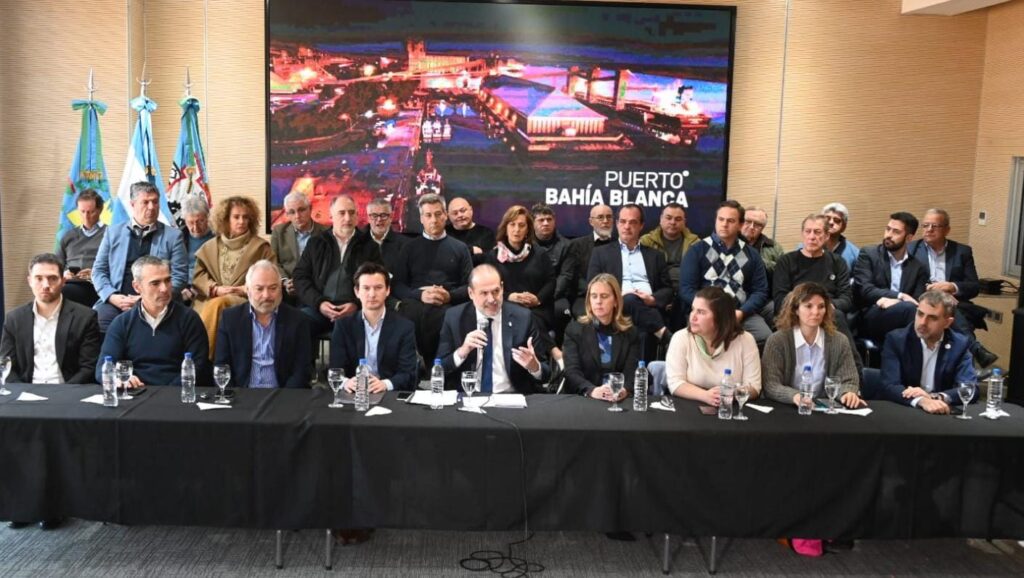 Susbielles encabezó una conferencia de prensa para poner sobre la mesa los motivos por los cuales la planta de GNL debe radicarse en Bahía Blanca.
