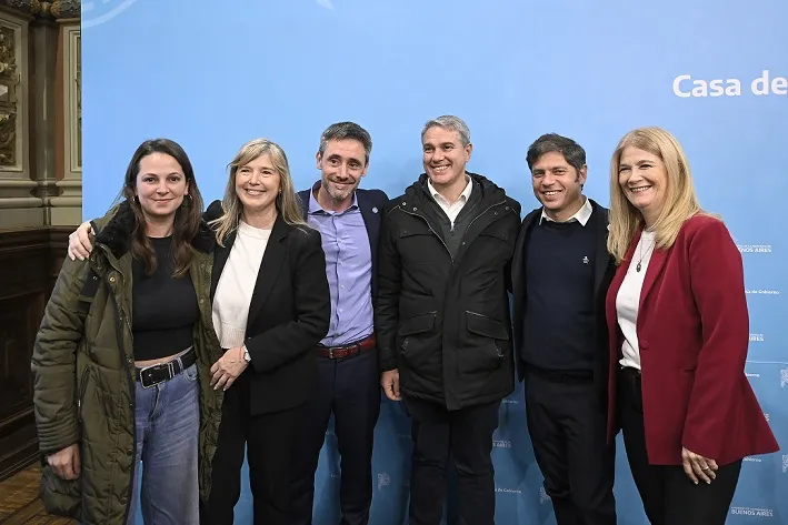 El intendente de Chacabuco junto al gobernador bonaerense, Axel Kicillof.