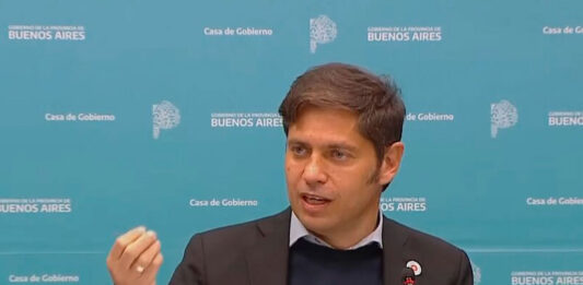Axel Kicillof firmó un decreto para regular el uso de celulares dentro de la administración pública bonaerense.
