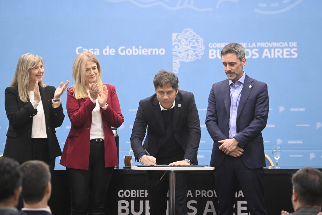 Kicillof firmó diez acuerdos estratégicos con el Consejo Federal de Inversiones y volvió a apuntar contra el Gobierno nacional.