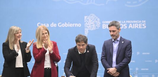 Kicillof firmó diez acuerdos estratégicos con el Consejo Federal de Inversiones y volvió a apuntar contra el Gobierno nacional.