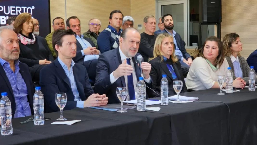 Susbielles encabezó una conferencia de prensa para poner sobre la mesa los motivos por los cuales la planta de GNL debe radicarse en Bahía Blanca.