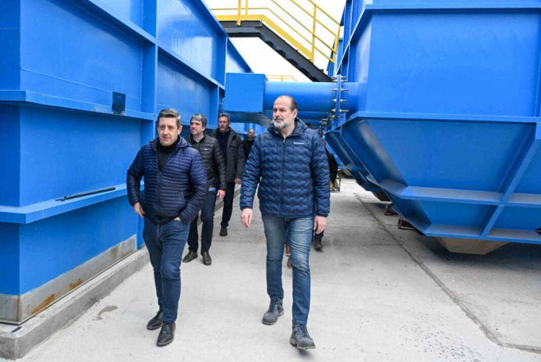 Tras los cruces entre Milei y Kicillof por el lugar de instalación de la planta de GNL, el intendente de Bahía Blanca, Federico Susbielles, brindará este lunes una conferencia.