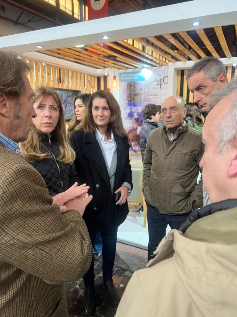 El titular de CARBAP, Horacio Salaverri, durante el encuentro con legisladores en la Expo Rural.