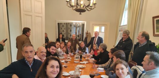 Diputados y senadores bonaerenses de todo el arco opositor visitaron la Expo Rural y se reunieron con la Mesa de Enlace de la provincia de Buenos Aires.