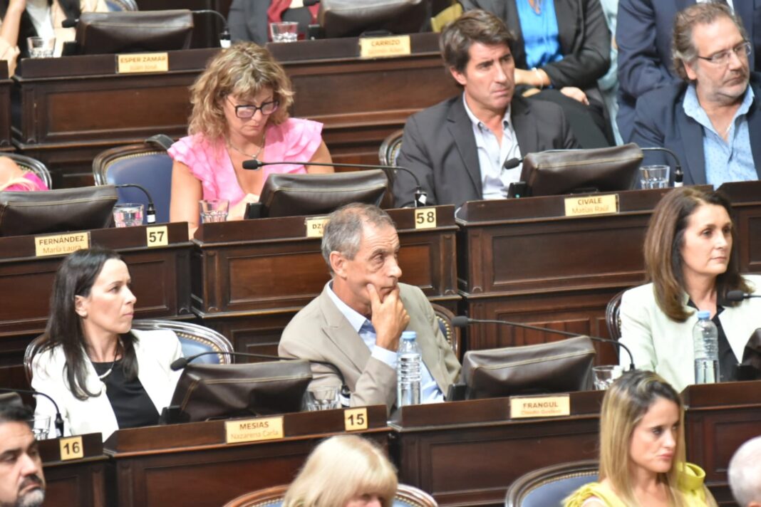 Diputados bonaerenses de Acuerdo Cívico (UCR – GEN) repudiaron la decisión del Gobierno nacional de bajarle las acreditaciones a 50 periodistas de Casa Rosada.