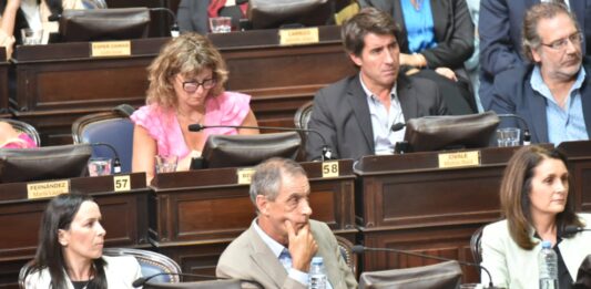 Diputados bonaerenses de Acuerdo Cívico (UCR – GEN) repudiaron la decisión del Gobierno nacional de bajarle las acreditaciones a 50 periodistas de Casa Rosada.